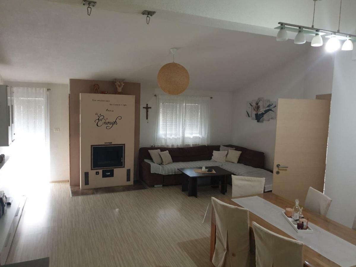 Marijan Apartment พูลา ภายนอก รูปภาพ